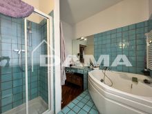 Casa Indipendente con Due Appartamenti in zona Ricercata e Servita 0109