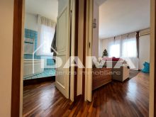 Casa Indipendente con Due Appartamenti in zona Ricercata e Servita 0112