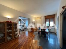 Casa Indipendente con Due Appartamenti in zona Ricercata e Servita 0114