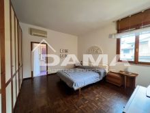 Casa Indipendente con Due Appartamenti in zona Ricercata e Servita 0125