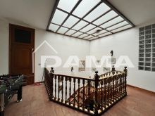 Casa Indipendente con Due Appartamenti in zona Ricercata e Servita 0136