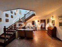 Casa Indipendente con Due Appartamenti in zona Ricercata e Servita 0144