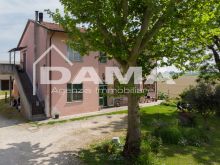 Casa indipendente con 3 appartamenti e ampio giardino privato – San Martino in Villafranca 01