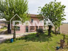Casa indipendente con 3 appartamenti e ampio giardino privato – San Martino in Villafranca 11