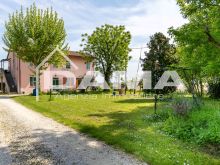 Casa indipendente con 3 appartamenti e ampio giardino privato – San Martino in Villafranca 18