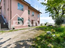 Casa indipendente con 3 appartamenti e ampio giardino privato – San Martino in Villafranca 20
