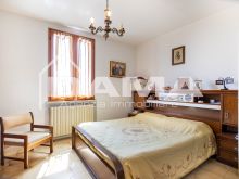 Casa indipendente con 3 appartamenti e ampio giardino privato – San Martino in Villafranca 42