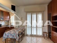 Ampio bilocale con terrazzo perimetrale e posto auto_SOGGIORNOCUCINA05