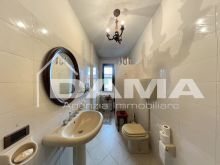 Prestigiosa soluzione su più livelli in centro storico a Forlì_BAGNO 12