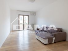 Musicisti_Luminoso e Ristrutturato Due Camere con Garage, Posto Auto e Cantina06