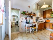 Casa indipendente con 3 appartamenti e ampio giardino privato – San Martino in Villafranca 33