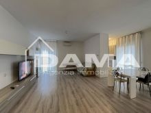 Luminoso appartamento ristrutturato con terrazzo abitabile in zona Piscina_soggiorno cucina01