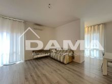 Luminoso appartamento ristrutturato con terrazzo abitabile in zona Piscina_soggiorno cucina04