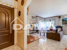 Elegante casa indipendente su due livelli a Cusercoli_soggiorno02