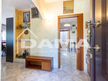 Elegante casa indipendente su due livelli a Cusercoli_soggiorno01