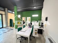UFFICIO VIA GORIZIA CON VETRINE E PARCHEGGIO 19