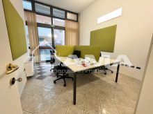 UFFICIO VIA GORIZIA CON VETRINE E PARCHEGGIO 05