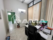 UFFICIO VIA GORIZIA CON VETRINE E PARCHEGGIO 12