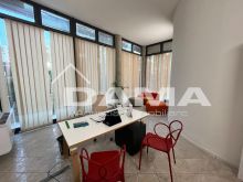 UFFICIO VIA GORIZIA CON VETRINE E PARCHEGGIO 21