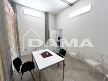 UFFICIO VIA GORIZIA CON VETRINE E PARCHEGGIO 53