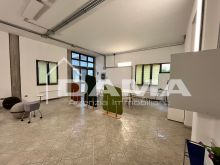 UFFICIO VIA GORIZIA CON VETRINE E PARCHEGGIO 31